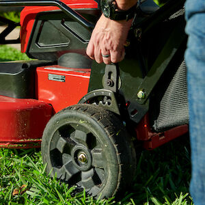 Quick, easy height of cut adjustment