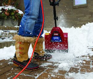 Pelle à neige avec roues  Pelle à neige – Déneiger – Déneiger