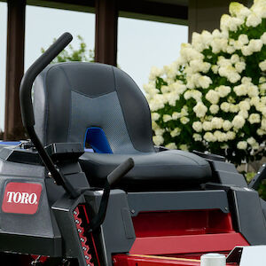 Image of the gaming style seat on the eTimeCutter mower