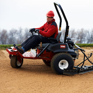 Sand Pro® 2040Z | Toro