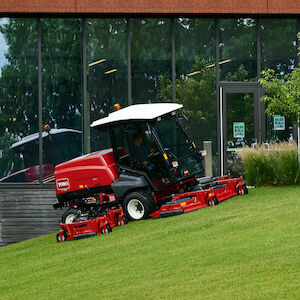 Groundsmaster 5910 with All Season Safety Cab Toro