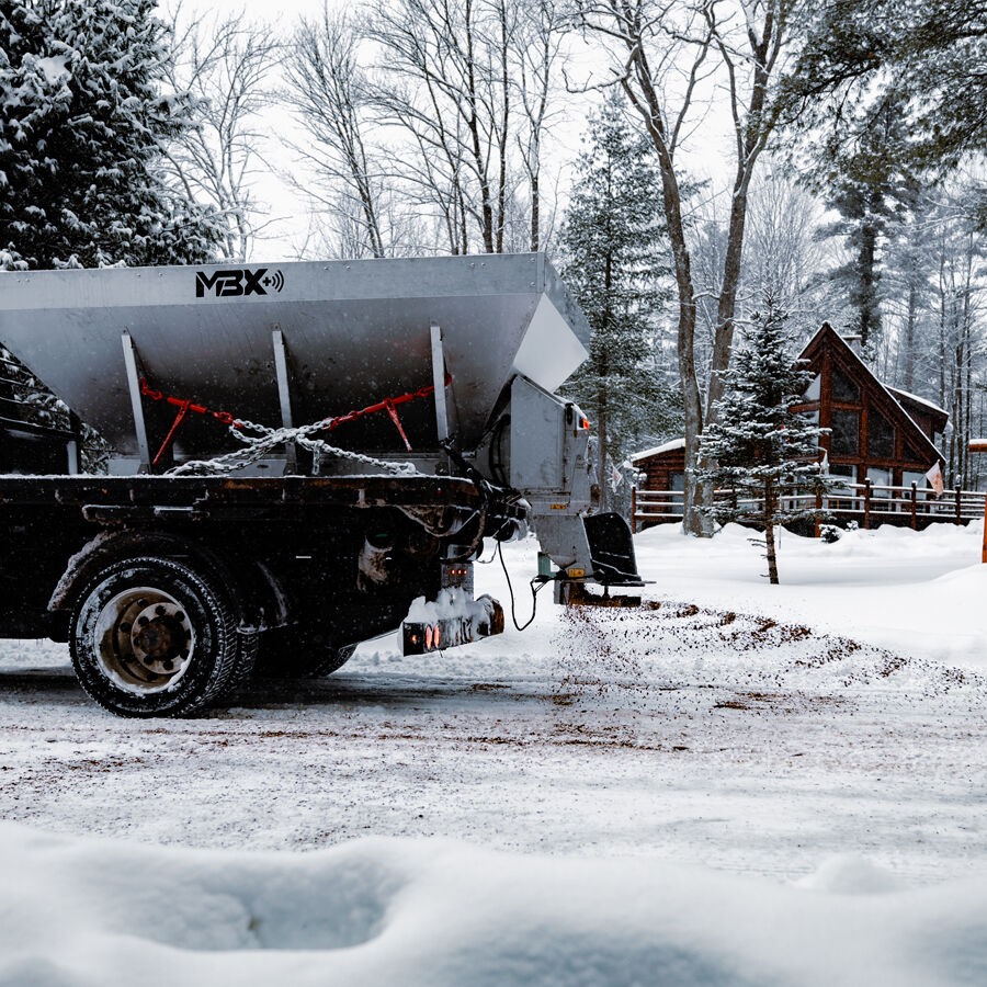 MBX+ 4 Yard Pintle Drive Spreader