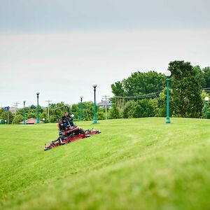 Groundsmaster® 4010-D with All-Season Safety Cab | Toro