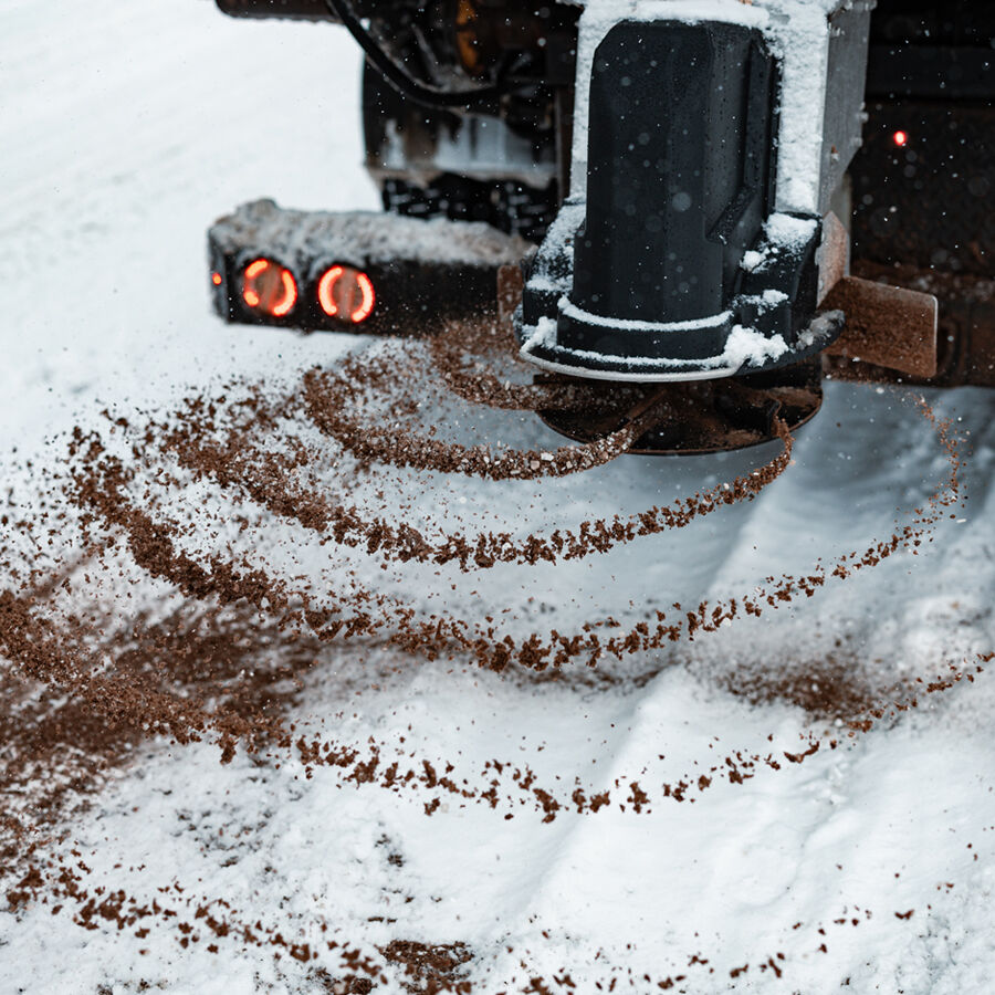 MBX+ 5-Yard Pintle Drive Spreader 