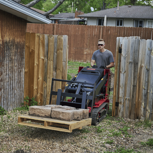 Dingo TX 550 Narrow moving through a gate