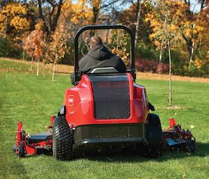 7500 D Series 60 25 HP 1267cc Diesel Zero Turn Lawn Mower 72027 Toro