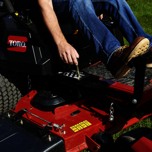 Toro 48 122 cm Titan 74890 Professional Grade with MyRide Suspension System