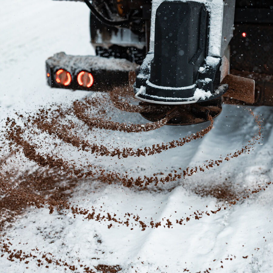 MBX+ 4 Yard Pintle Drive Spreader