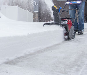 Toro battery deals snow blower